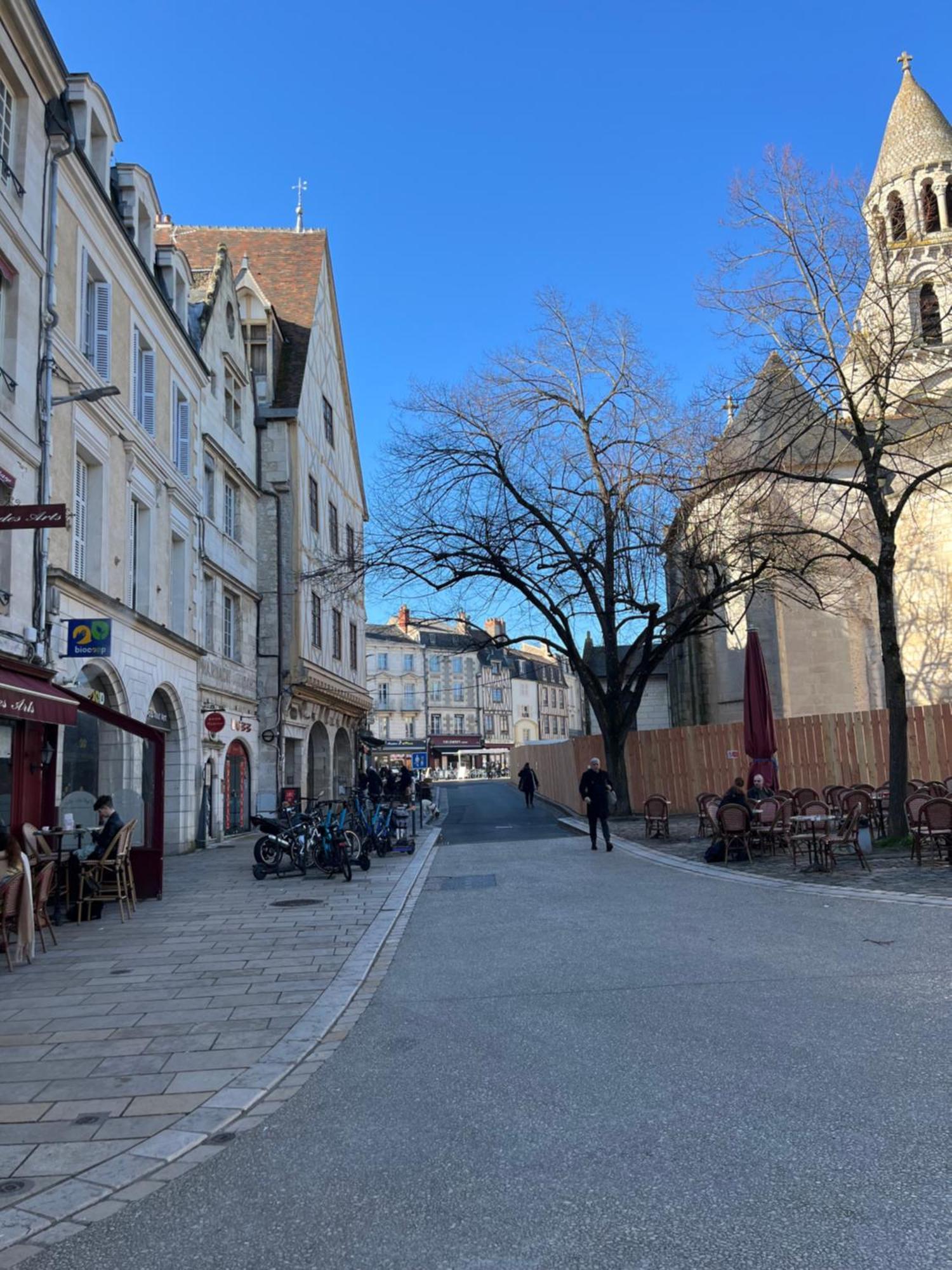 Appartement Le Cosy Du Marche Notre-Dame à Poitiers Extérieur photo
