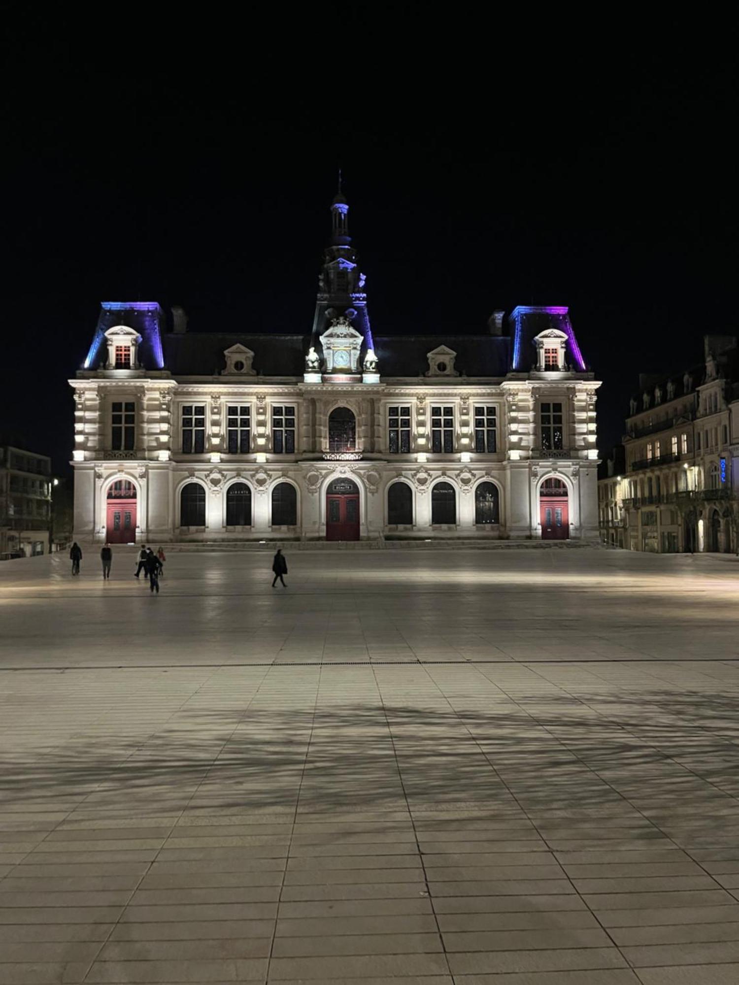 Appartement Le Cosy Du Marche Notre-Dame à Poitiers Extérieur photo
