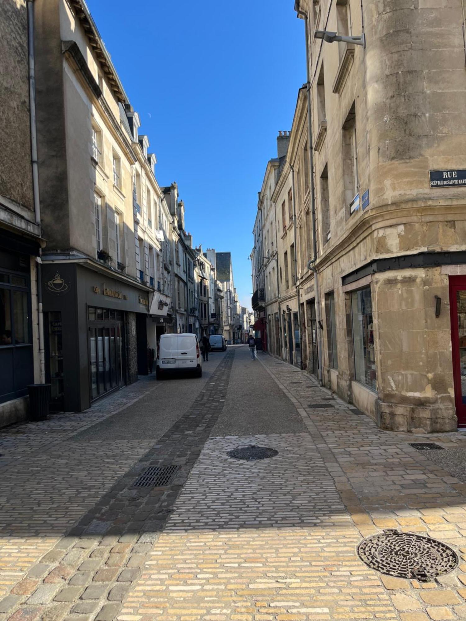 Appartement Le Cosy Du Marche Notre-Dame à Poitiers Extérieur photo